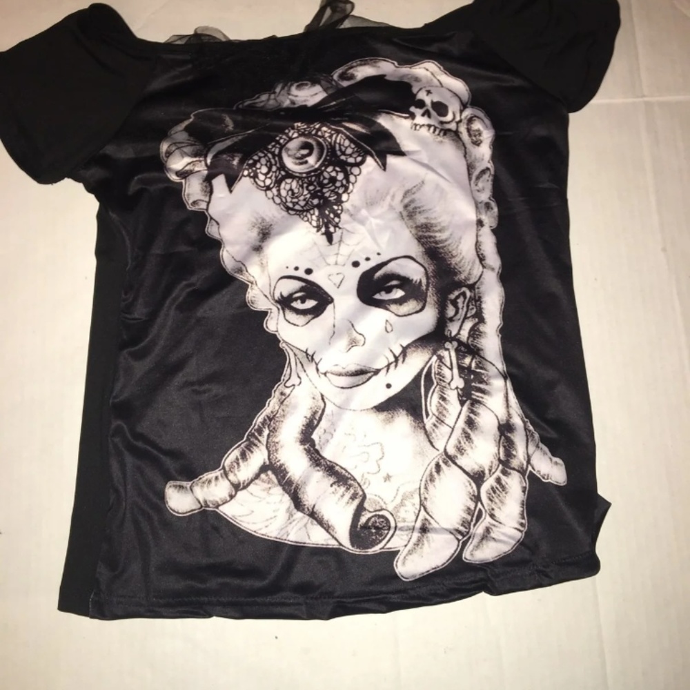 Women's Black Graphic T Shirt Size Medium/Large